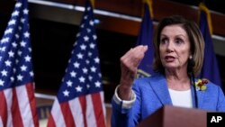 La presidenta de la Cámara de Representantes, Nancy Pelosi, dijo no estar buscando que se "agote el tiempo" para emprender un juicio político contra Trump si no que está esperando tener un caso fuerte "ni un día antes". 