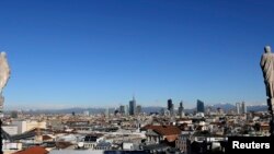 Vue sur le centre d'affaire de Milan, Italie, le 13 janvier 2016.