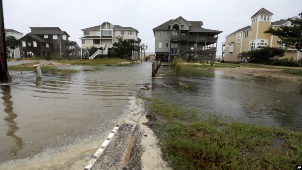 Primeras consecuencias del huracÃ¡n Florence en Avon, Carolina del Norte.