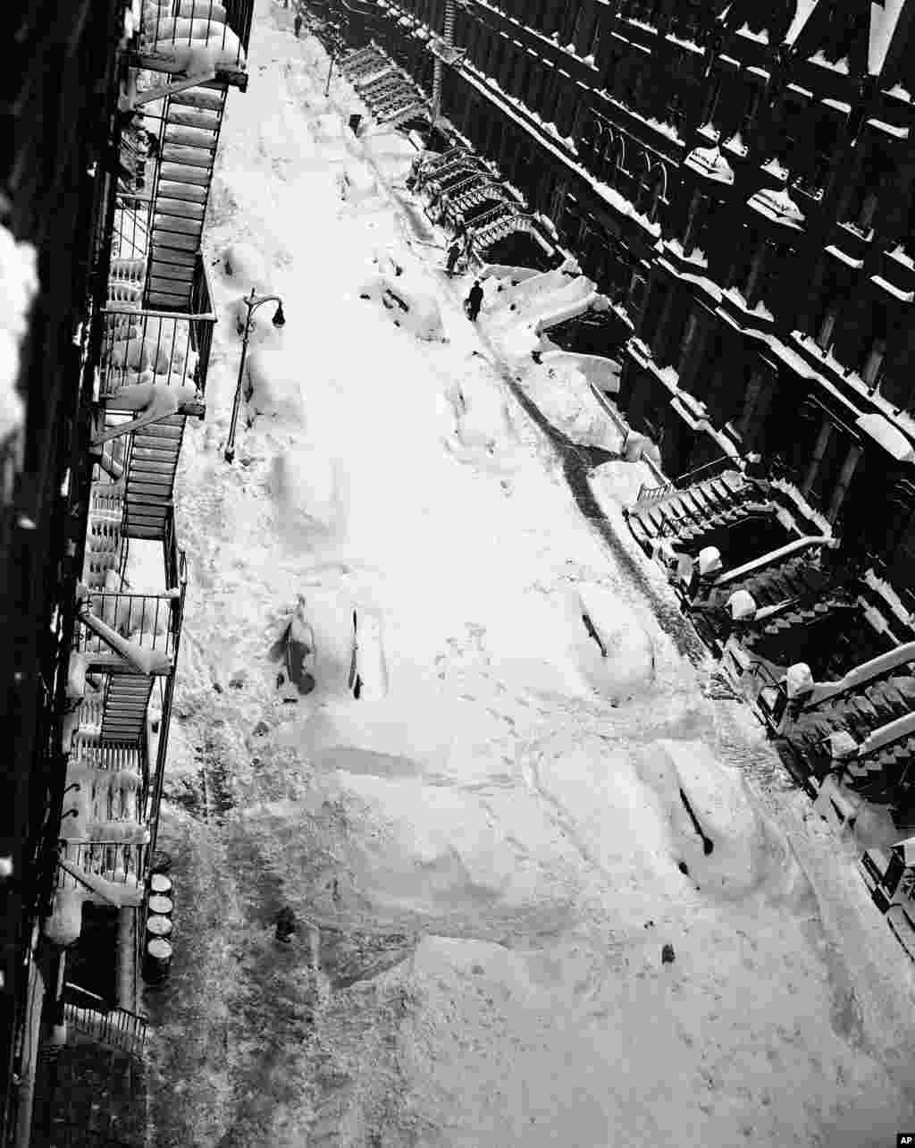 امروز در تاریخ: سال ۱۹۴۷ &ndash; دومین طوفان و کولاک برف بزرگ در تاریخ شهر نیویورک. در این طوفان که دو روز ادامه داشت، حدود ۶۵.۵ سانتیمتر برف، باعث مرگ ۷۷ نفر شد.