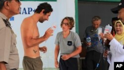 Survivors from the boat that sank Saturday evening on its way from Lombok island to Komodo island, receive medical treatments at a hospital in Sape, Indonesia, Aug. 18, 2014. 