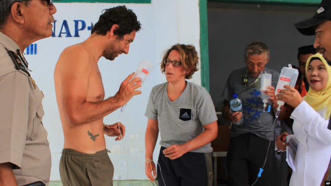 Survivors from the boat that sank Saturday evening on its way from Lombok island to Komodo island, receive medical treatments at a hospital in Sape, Indonesia, Aug. 18, 2014. 