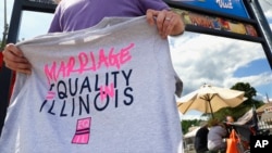 Illinois se une ahora a otros estados como New Jersey, Minnesota y Rhode Island quienes recientemente permitieron los matrimonios gay.