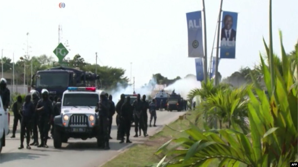 Fada ya barke a Libreville, babban birnin Gabon, inda Shugaba Ali Bongo ya sake cin zabe ranar Laraba, zaben da aka ce na cike da magudi.&nbsp;Satumba 01, 2016