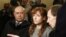 La mexicana-española Estibaliz Carranza, junto a sus abogados durante el juicio en Viena, donde es acusada de descuartizar a dos hombres.