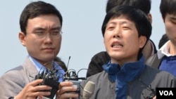 FFNK leader Park Sang-hak expresses his disappointment about his group being prevented from launching balloons towards North Korea, May 4, 3013. (R. Kalden/VOA)