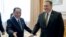 Ngoại trưởng Mike Pompeo và ông Kim Yong Chol, một giới chức cao cấp của đảng cầm quyền Triều Tiên tại nhà khách Park Hwa, ở Bình Nhưỡng ngày 7/7/2018.
