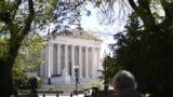 Gedung Mahkamah Agung Amerika Serikat di Washington, DC, 23 April 2024. (Mandel NGAN / AFP)