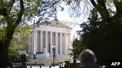 Gedung Mahkamah Agung Amerika Serikat di Washington, DC, 23 April 2024. (Mandel NGAN / AFP)