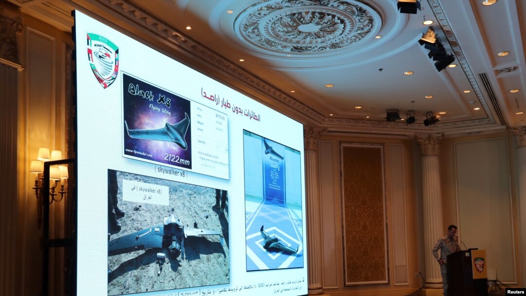 Koalisi pimpinan Saudi memperlihatkan drone-drone Houthi yang ditembak jatuh di wilayah Jizan dan Abha,dalam konferensi pers di Khobar, Arab Saudi, 16 April 2018. 