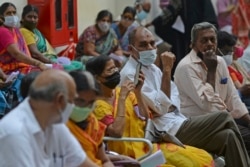 بھارتی ریاست مہاراشٹرا سب سے زیادہ متاثر ہے جہاں پیر کو دوبارہ ریکارڈ کیسز سامنے آئے ہیں۔