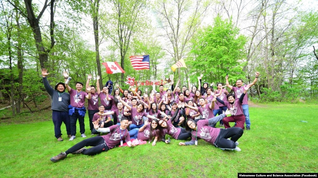 Mục tiêu của Trại hè "Lên Đường" là tạo một môi trường mà trong đó các bạn thanh niên gốc Việt từ 18 tuổi trở nên có thể mài giũa kĩ năng lãnh đạo của mình.