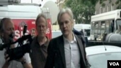 Julian Assange u Londonu, nakon izlaska iz zatvora