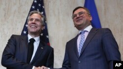 ABD Dışişleri Bakanı Antony Blinken, Ukrayna Dışişleri Bakanı Dimitro Kuleba ile Londra'da biraraya geldi.