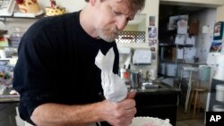 Jack Phillips, pemilik toko kue "Masterpiece Cakeshop" di Lakewood, Colorado. 