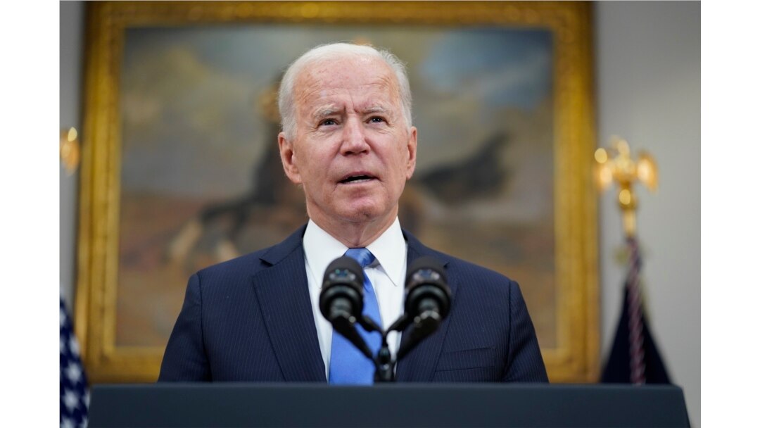 Presiden Joe Biden menyampaikan sambutan tentang peretasan Saluran Pipa Kolonial, di Ruang Roosevelt Gedung Putih, di Washington, D.C., Kamis, 13 Mei 2021. (Foto AP / Evan Vucci)