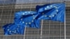 Флаги Евросоюза у здания штаб-квартиры организации в Брюсселе (архивное фото) 