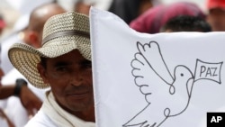 Un rebelle des Forces armées révolutionnaires de Colombie, les FARC, à Buenavista, en Colombie, le 27 juin 2017.