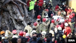 آتش نشانان ایرانی در آواربرداری از ساختمان پلاسکو