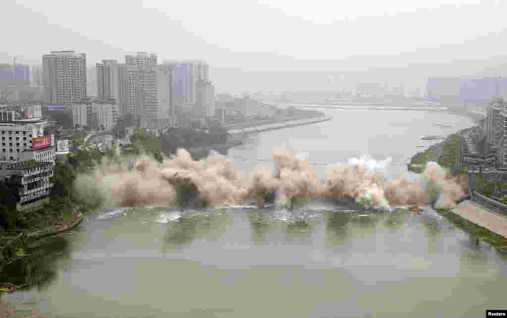 The Lishui bridge is seen during a controlled demolition in Zhangjiajie, Hunan province, China, Sept. 8, 2015. The bridge, built in 1971, is 246.6-meters-long and 12-meters-wide. A new bridge will be built on the same location as replacement, local media reported.