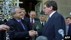 Jedan od brojnih susreta američkog izaslanika Ričarda Holbruka i srpskog predsednika Slobodana Miloševića u Beogradu