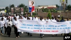 Marche de journalistes burundais, le 3 mai 2011, Bujumbura, Burundi, Journée mondiale de la liberté de la presse. Appel pour la libération du journaliste Jean-Claude Kavumbagu, accusé de trahison par les autorités. 