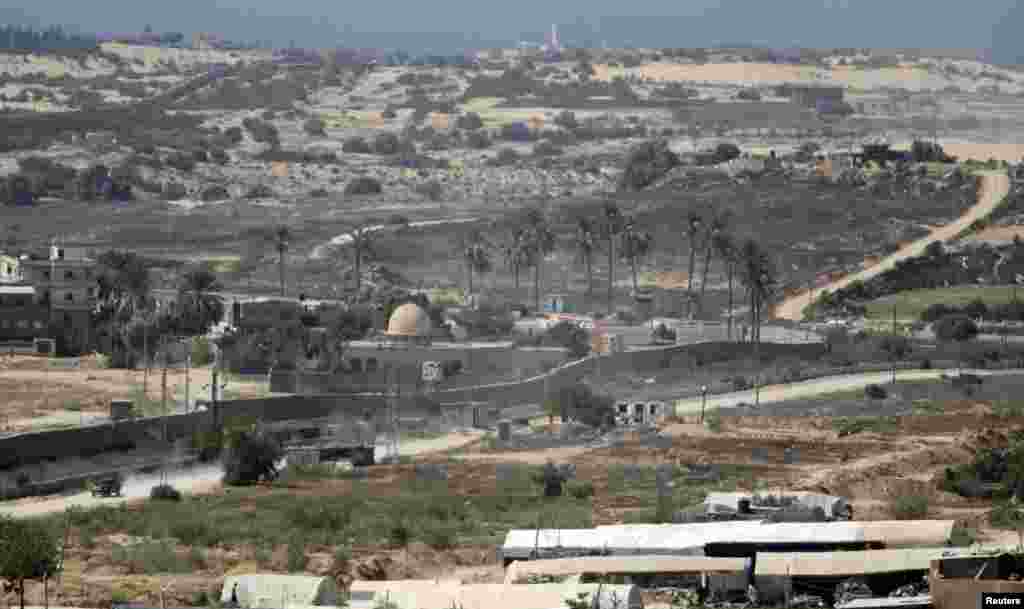 The border area between Egypt and the southern Gaza Strip is seen in this general view, August 19, 2013. 