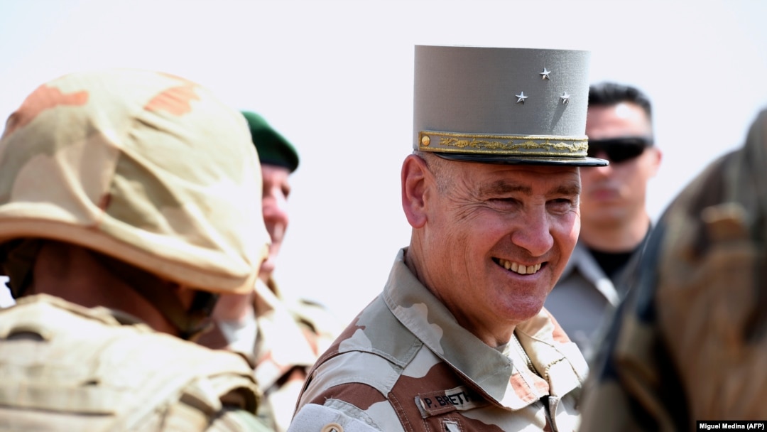 Le commandant des forces françaises Barkhane Patrick Brethous (ci-dessus) a été remplacé par le général François-Xavier de Woillemont pour intervenir dans la région du Sahel.