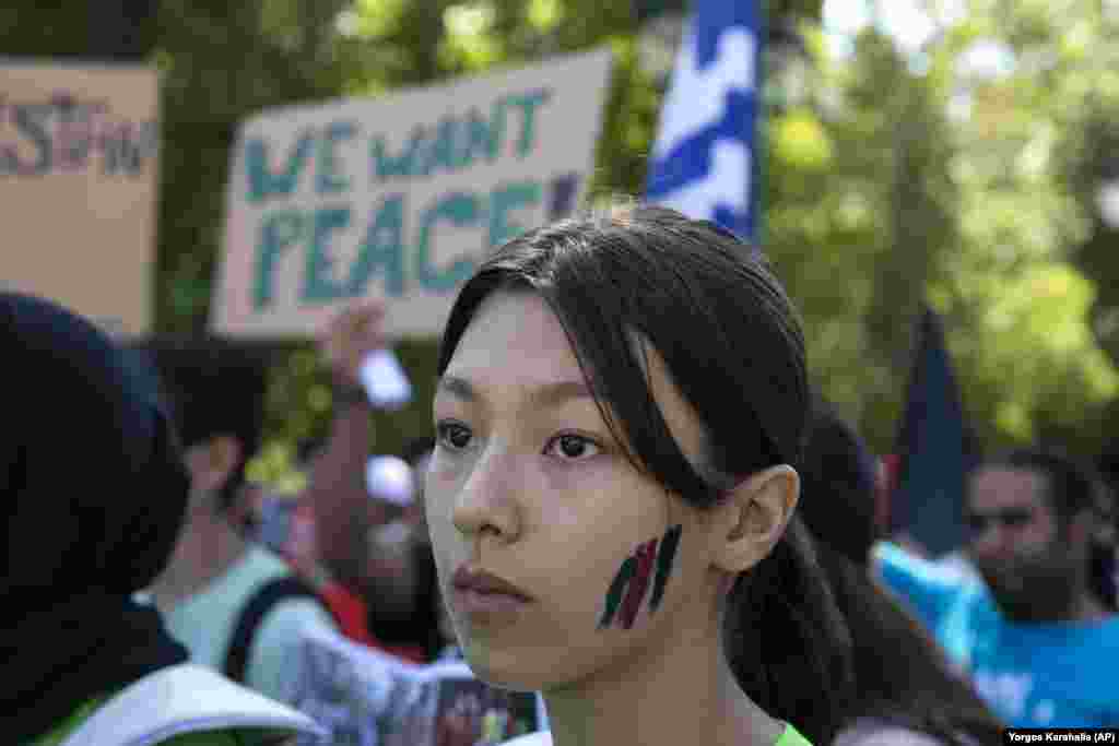 تجمع افغان&zwnj;ها در یونان در اعتراض به قدرت رسیدن طالبان در افغانستان و ابراز همدلی با افغان&zwnj;ها در داخل افغانستان