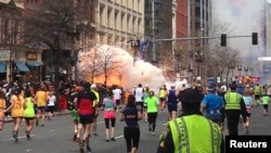 Suasana pemboman di dekat garis finish lomba lari "Marathon Boston", 15 April 2013 (Foto: dok).