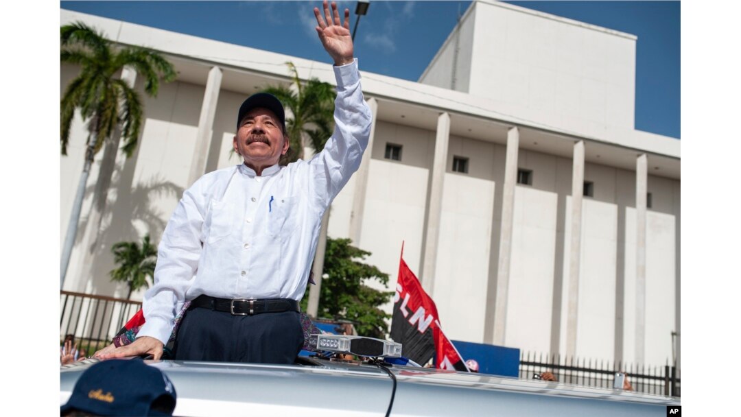 Presiden Nikaragua, Daniel Ortega tiba di Juan Pablo II plaza dalam perayaan HUT ke-39 Revolusi Sandinista di Managua, 19 Juli 2018. (Foto: dok).