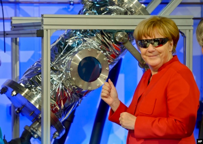 德國總理安吉拉默克爾2016年5月18日訪問德國西部科隆歐洲航天局的歐洲宇航員中心