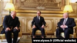Fransa Cumhurbaşkanı François Hollande, son olaylarla araları gerginleşen Yahudi ve Müslüman cemaat liderlerini Elysee sarayına çağırdı