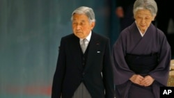 Japan's Emperor Akihito, accompanied by Empress Michiko, leaves after delivering his remarks during a memorial service at Nippon Budokan martial arts hall in Tokyo, Aug. 15, 2015. 