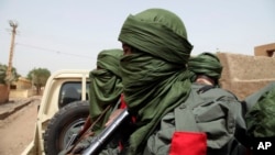 Malian troops join with former rebels during a joint patrol in Gao, Mali, Feb. 23, 2017. Malian soldiers and former Tuareg rebels have staged their first joint patrol in northern Mali, a key step in a 2015 peace agreement.