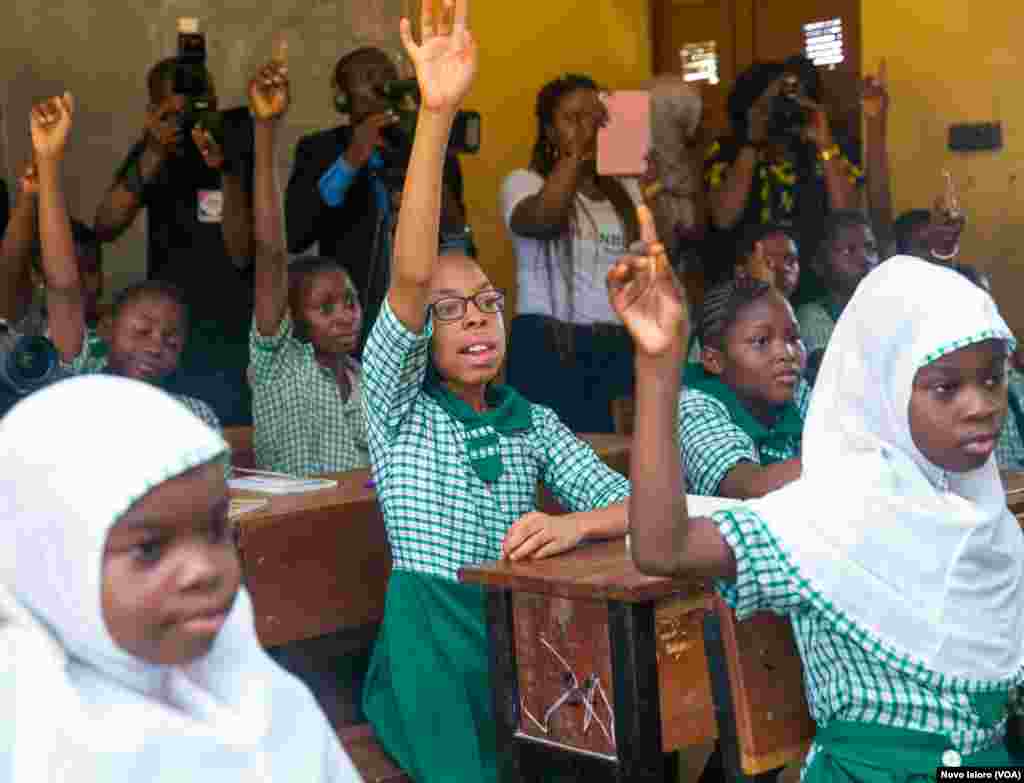 Mataimakin Shugaban Kasa Yemi Osibanjo Ya Kai Ziyara Makarantar Firaimary A Gwarinpa, Abuja