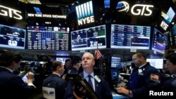 Traders work on the floor of the New York Stock Exchange (NYSE) in New York City, Nov. 7, 2016. 