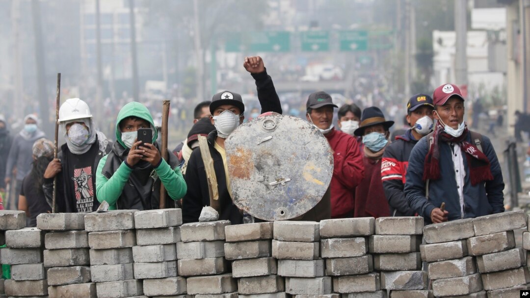 En Irak y Ecuador, las protestas públicas han provocado el cierre de los servicios de internet y redes sociales en los últimos días, todo a instancias de los funcionarios del gobierno.