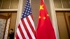 资料照片：美国财政部长耶伦与中国副总理何立峰在北京钓鱼台国宾馆会谈前摆出的美中国旗。(2023年7月8日)