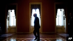 El líder de la mayoría en el Senado, Mitch McConnell, en el Capitolio, en Washington, el lunes, 1 de junio de 2015.