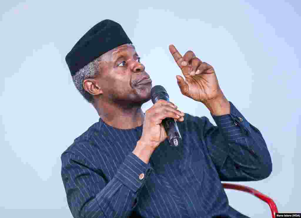 Farfesa Yemi Osinbajo yana jawabi cibiyar bincike ta kimiyya da fasaha da ke Abuja, Afrilu, 4, 2018