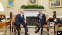 9일 백악관에서 바락 오바마 미국 대통령(오른쪽)이 벤자민 네타냐후 총리와 만나 담화하하고 있다.