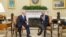 AQSh Prezidenti Barak Obama (o'ngda) va Isroil Bosh vaziri Benyamin Netanyaxu Oq uyda gaplashmoqda, 9-noyabr, 2015-yil