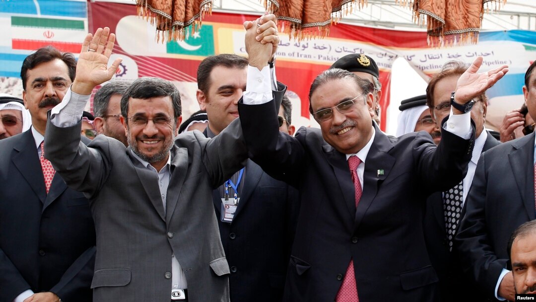 Eron rahbari Mahmud Ahmadinajod, Pokiston prezidenti Osif Ali Zardariy Chohbahor shahrida, 11-mart, 2013-yil.