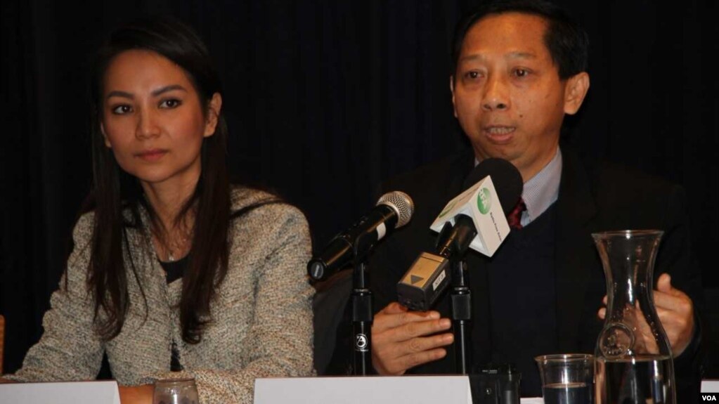 From Left to Right: Monovithya Kem, deputy director of public affairs of Cambodia National Rescue Party, and Pa Nguon Teang, executive director of Cambodia Center for Independent Media, speak at a panel discussion on ‘Dissolution of Democracy in Cambodia’ at the U.S. Mission to the United Nations, Tuesday, December 19, 2017. (Say Mony/VOA Khmer)