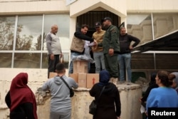 توزیع اقلام بشردوستانه در شهرداری صور بین ساکنان متأثر از وضعیت جنگی