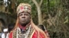 
Seorang pendeta voodoo menghadiri festival voodoo tahunan di Ouidah di Benin, 10 Januari 2016. (Foto: Reuters)