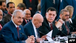 De gauche à droite, le maréchal de l'armée nationale libyenne Khalifa Haftar, président du Parlement libyen basé à Tobruk, dans l'est du pays, Aguila Saleh Issa, président du conseil de gouvernement libyen Fayez al-Sarraj et président du Conseil supérieur