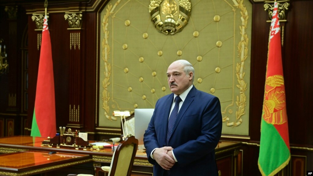 白俄罗斯总统卢卡申科在一次会议上。 (美联社照片)(photo:VOA)