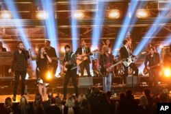 Charles Kelley, from left, Hillary Scott, Dave Haywood, Darius Rucker and Keith Urban perform a medley at the 51st annual CMA Awards at the Bridgestone Arena, Nov. 8, 2017, in Nashville, Tennessee.